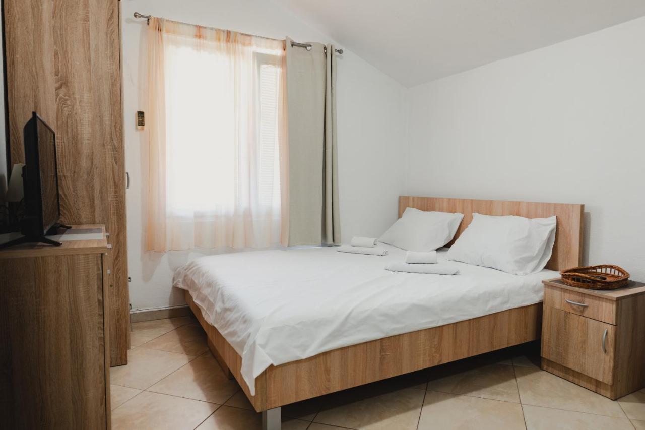 Apartments Djukic Tivat Luaran gambar