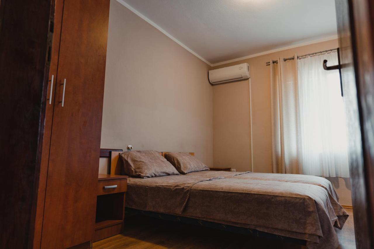 Apartments Djukic Tivat Luaran gambar