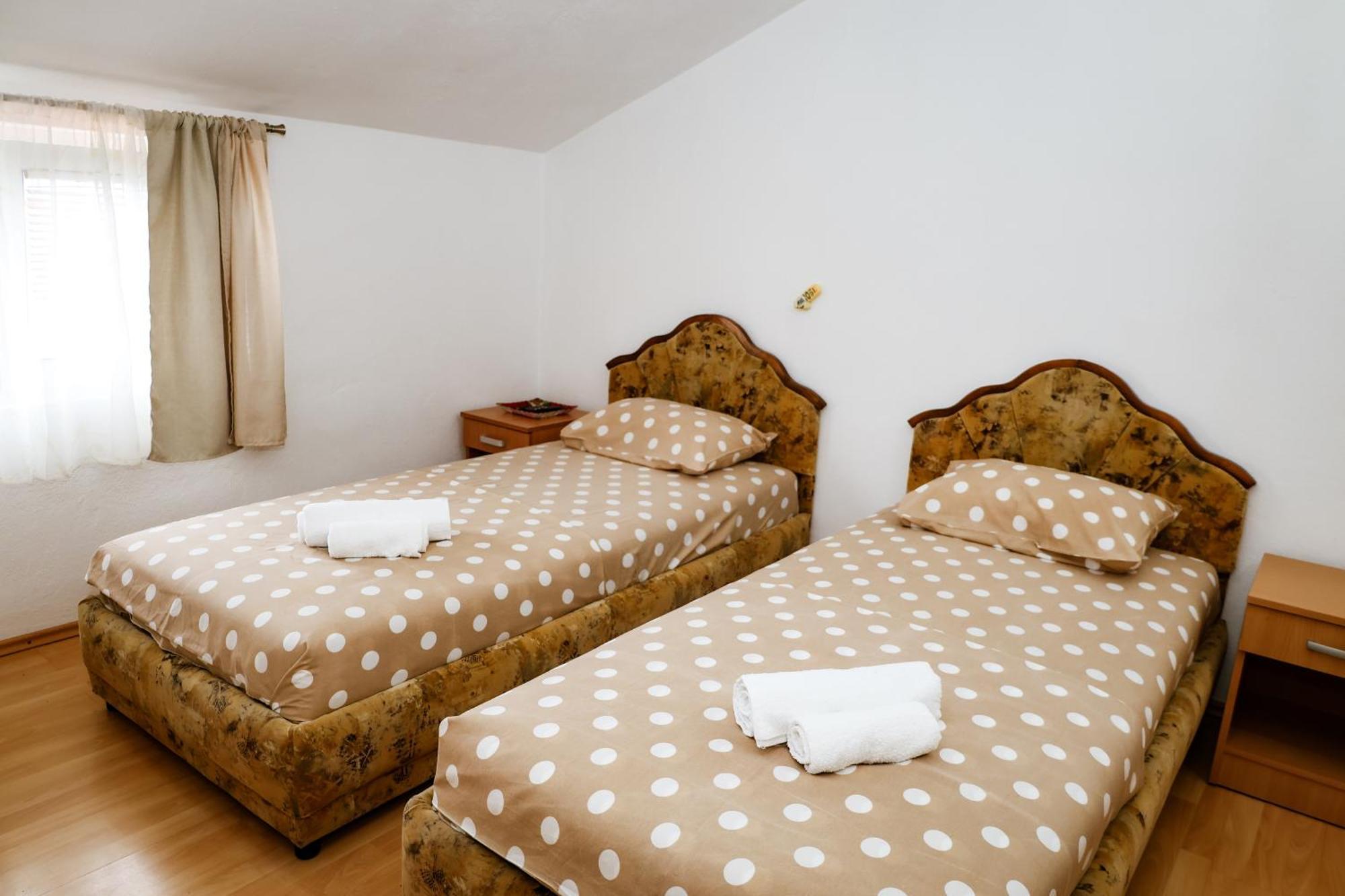 Apartments Djukic Tivat Luaran gambar