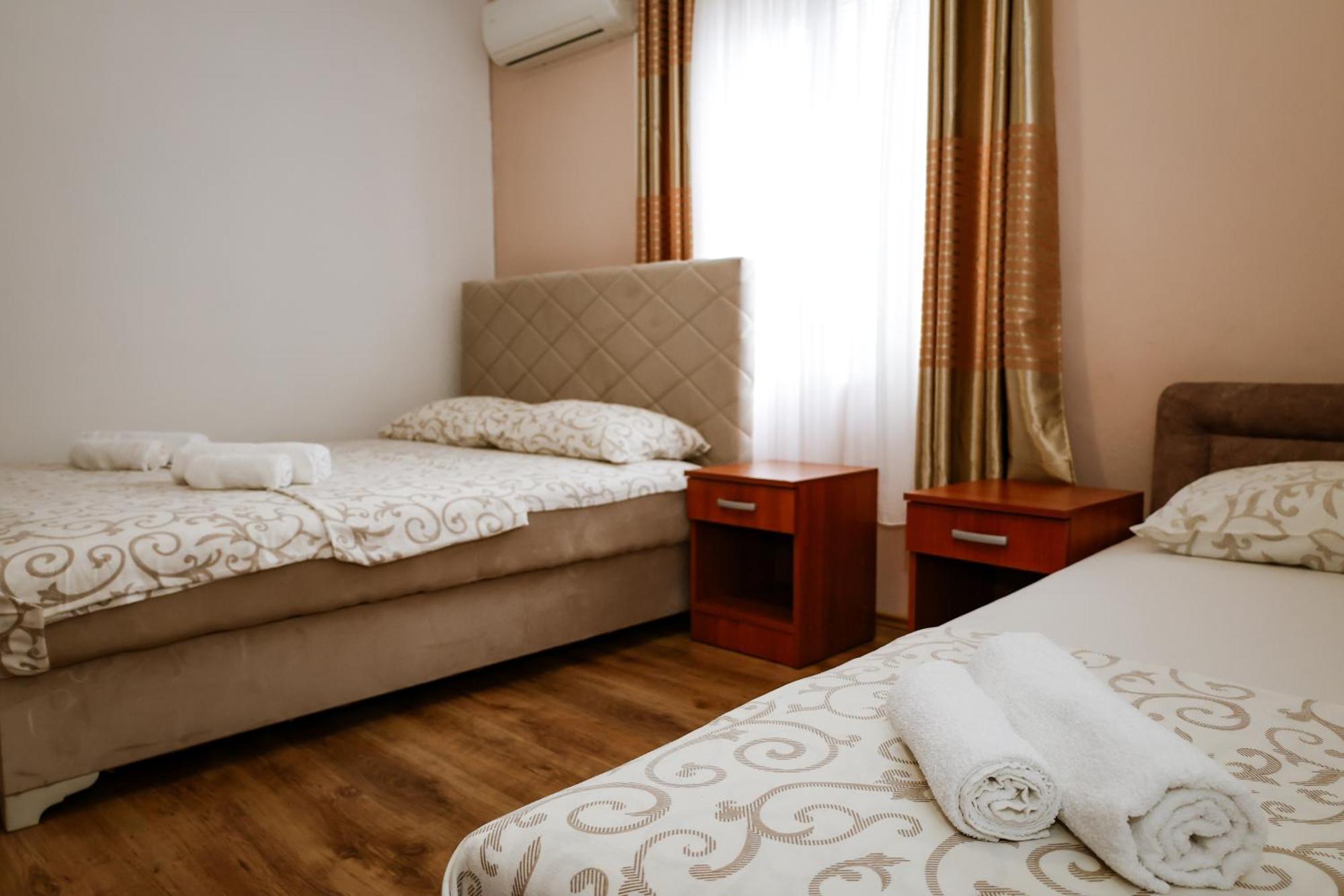 Apartments Djukic Tivat Luaran gambar