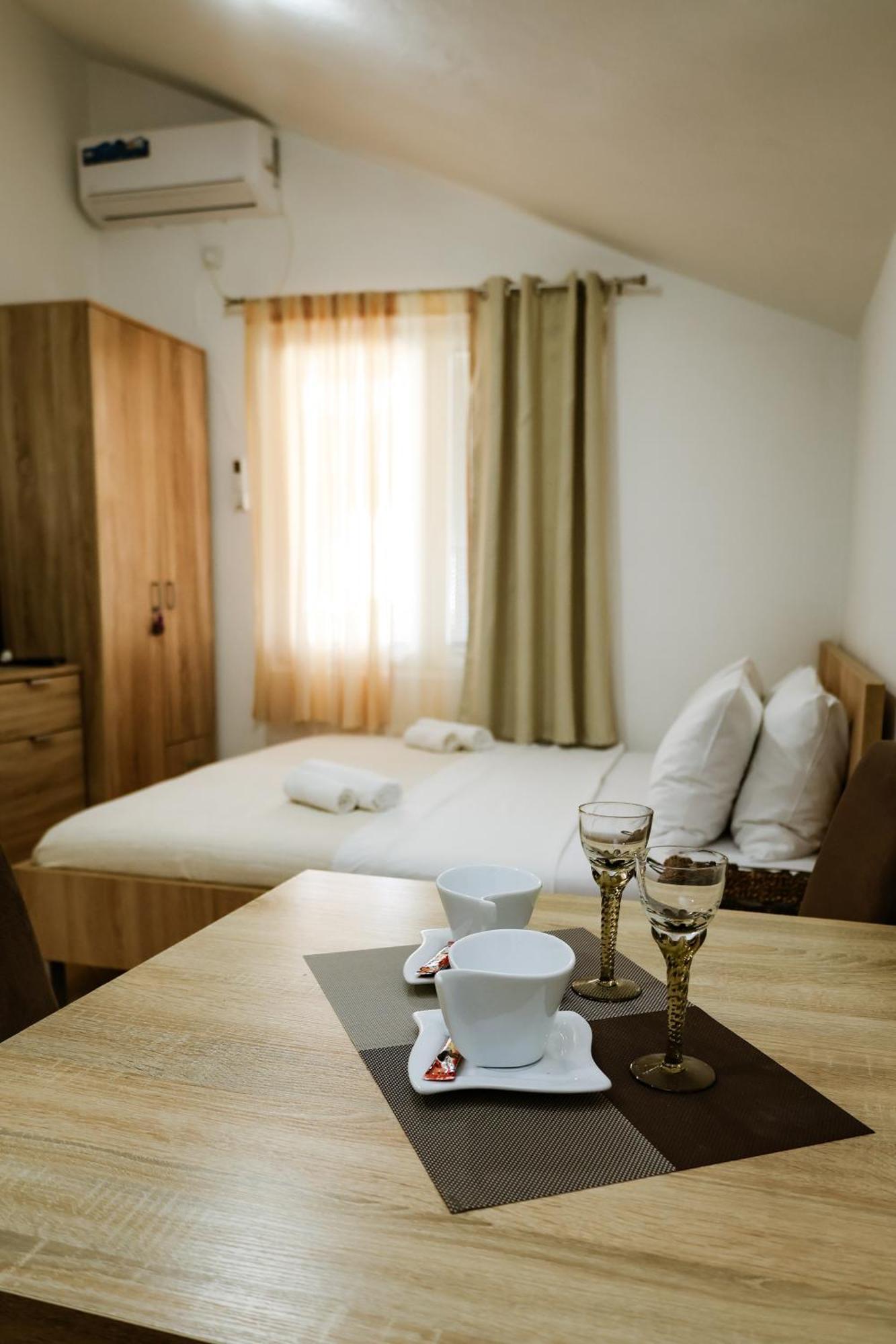 Apartments Djukic Tivat Luaran gambar